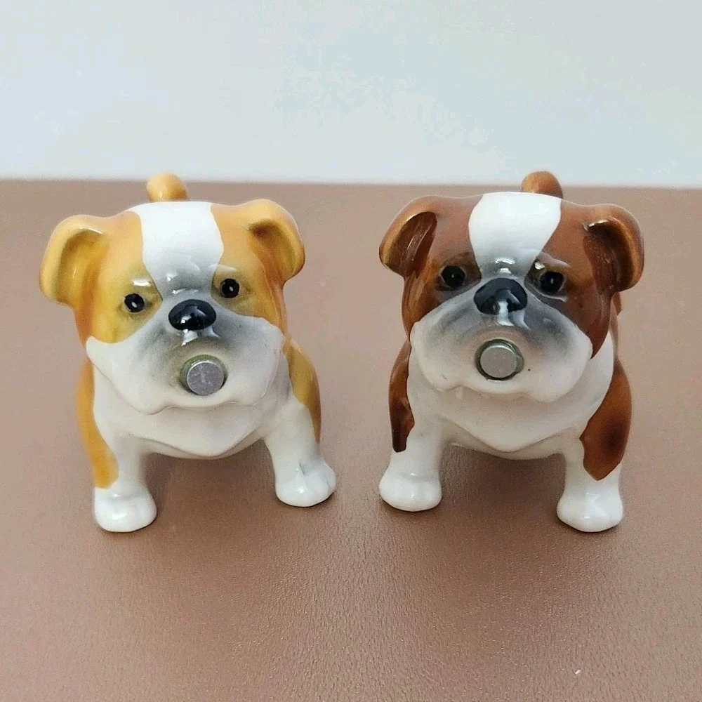 Bulldogs Attractives Salt Pepper Shaker Made of Ceramic Magnetic New *No Box